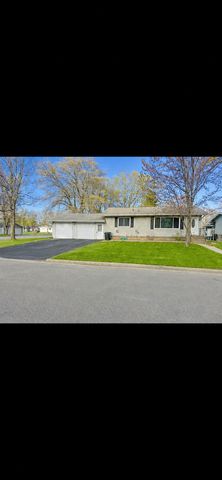 703 6th St SW, Little Falls, MN 56345