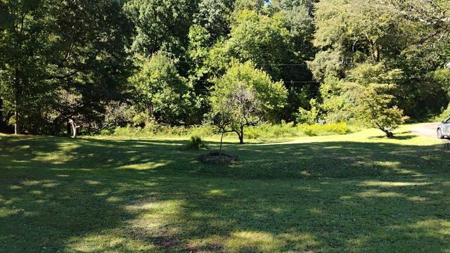 E  Lake Dr, Mocksville, NC 27028