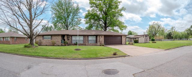 225 10th Ave NW, Miami, OK 74354