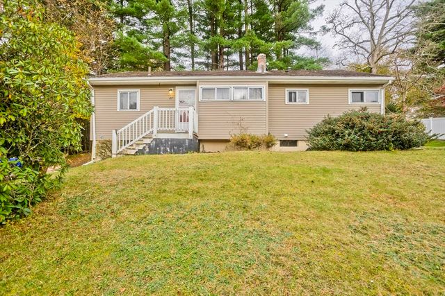 27 Middlebrook Dr, Springfield, MA 01129