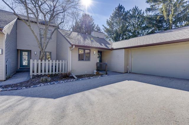 9 Oak Grove Drive, Madison, WI 53717