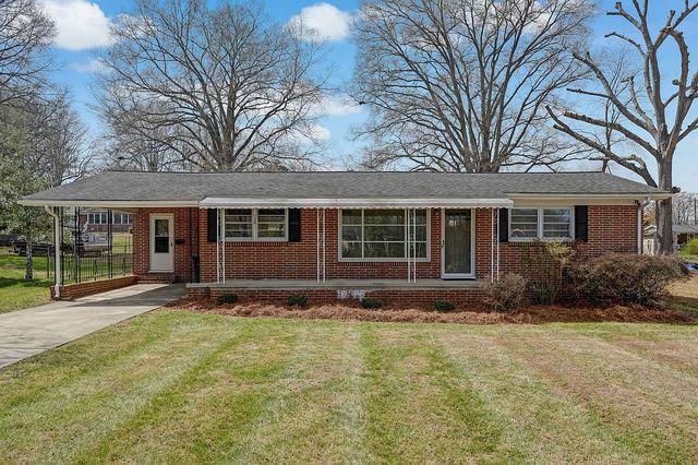125 Dillard Ct, Eden, NC 27288