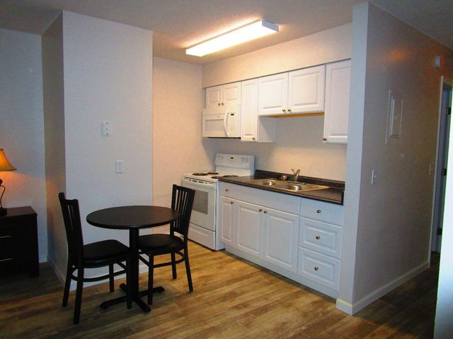 9755 Mockingbird Dr #8, Omaha, NE 68127