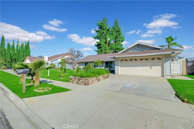 2350 Donosa Dr, Rowland Heights, CA 91748
