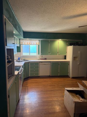 425 S  19th St, Enid, OK 73701