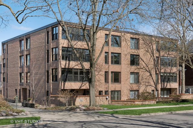 1132 Curtiss St #2A, Downers Grove, IL 60515