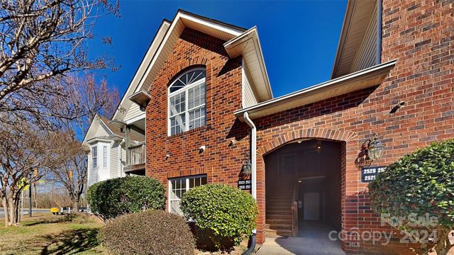 2525 Carya Pond Ln, Charlotte, NC 28212