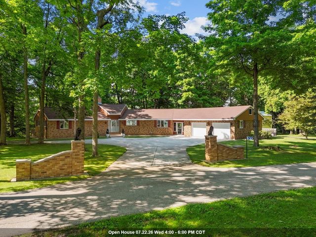 W7829 Oakcrest Dr, Hortonville, WI 54944