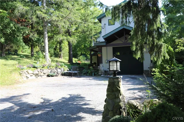 5434 Ortloff Rd, La Fayette, NY 13084