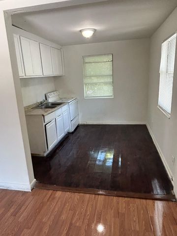18 W  43rd St #22, Jacksonville, FL 32208