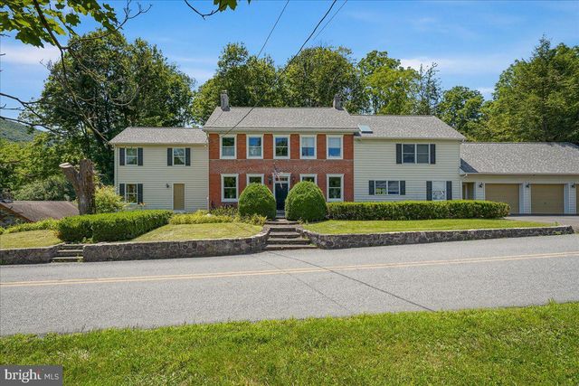 105 Fetherman Rd, Stroudsburg, PA 18360