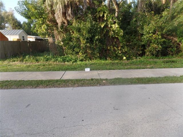 566 State St, North Fort Myers, FL 33903