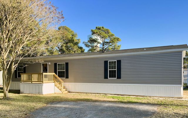 226 Old Airport Rd #9, Newport, NC 28570