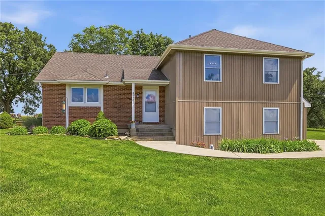21401 S  Renner Rd, Spring Hill, KS 66083