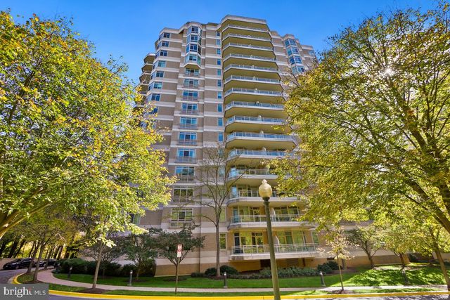 5630 Wisconsin Ave #305, Chevy Chase, MD 20815