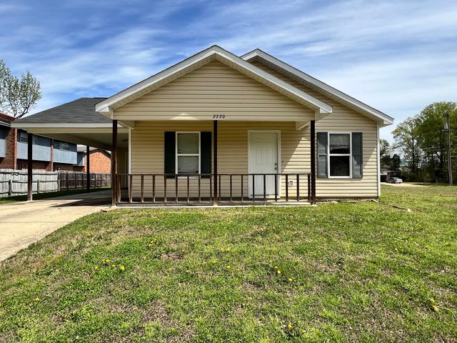 2220 Bittersweet Dr, Columbus, MS 39705