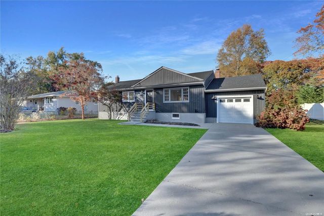 150 Captain Kidd Dr, Mattituck, NY 11952