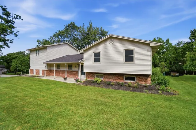 6195 Millbank Dr, Dayton, OH 45459