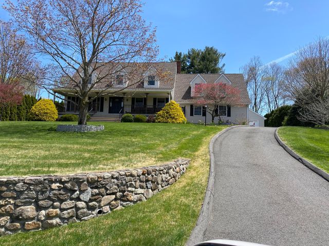 402 Georgetown Dr, Watertown, CT 06795