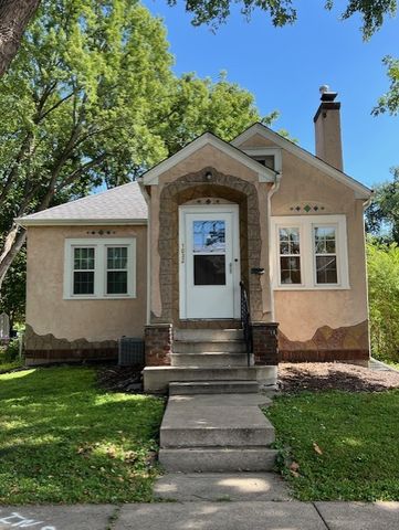 1032 23rd Ave SE, Minneapolis, MN 55414