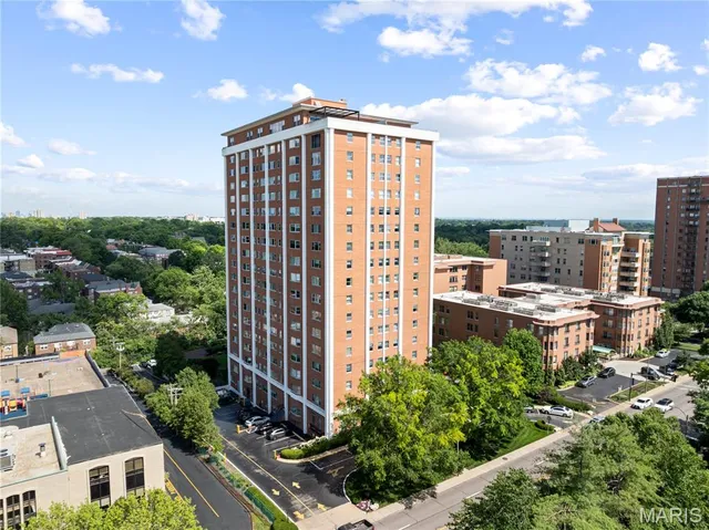 710 S  Hanley Rd #10B, Saint Louis, MO 63105