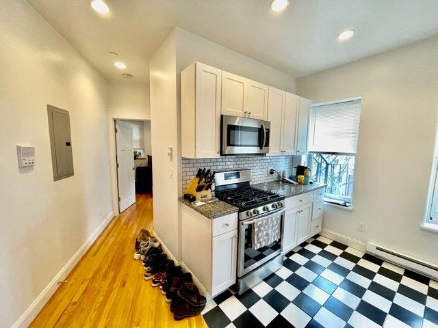 52 Hull St #2, Boston, MA 02113