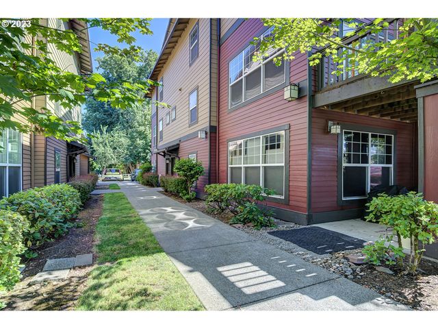 22810 SW Forest Creek Dr #201, Sherwood, OR 97140