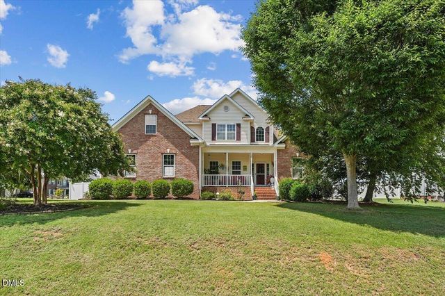 18 Treewood Ln, Clayton, NC 27527