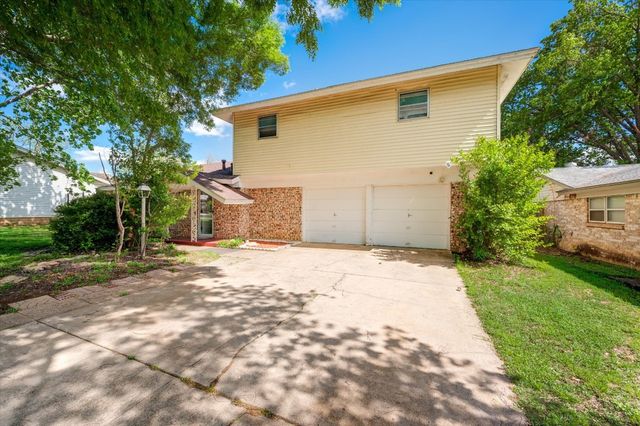 501 Bayless Dr, Euless, TX 76040