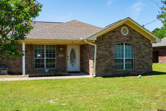 421 Chancellor Dr, Palestine, TX 75803