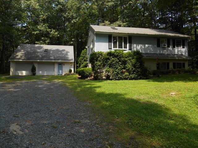 132 Benfield Rd, Macungie, PA 18062