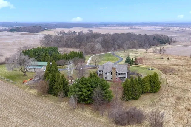 7089 W Stuart Road, Orfordville, WI 53576