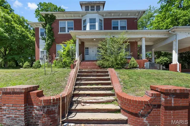 325 N  Sprigg St, Cape Girardeau, MO 63701