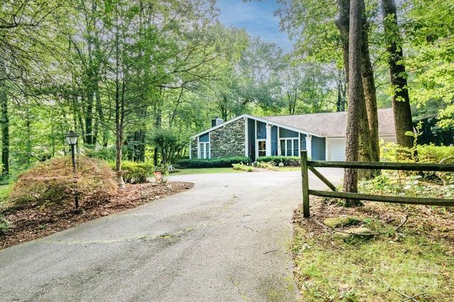 3119 Hickory Hill Rd, Hendersonville, NC 28792