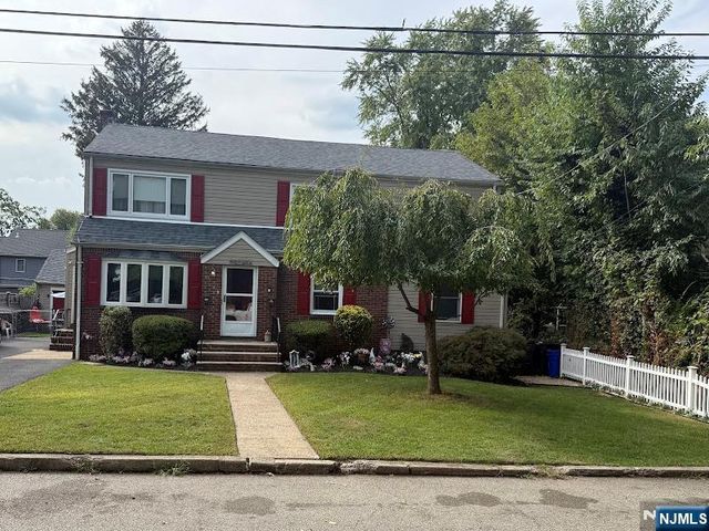 98 John Pl, Bergenfield, NJ 07621