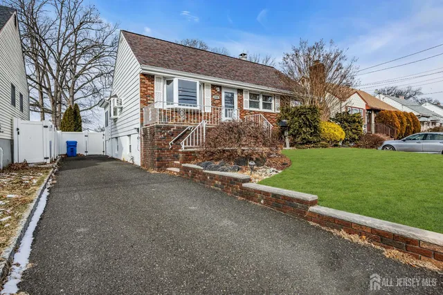 150 Worth St, Iselin, NJ 08830