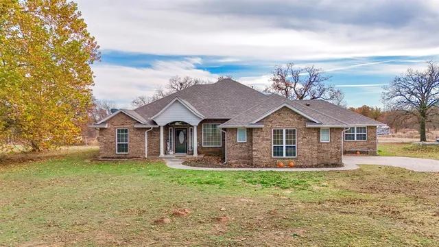 11 Tonya Rd, Shawnee, OK 74801