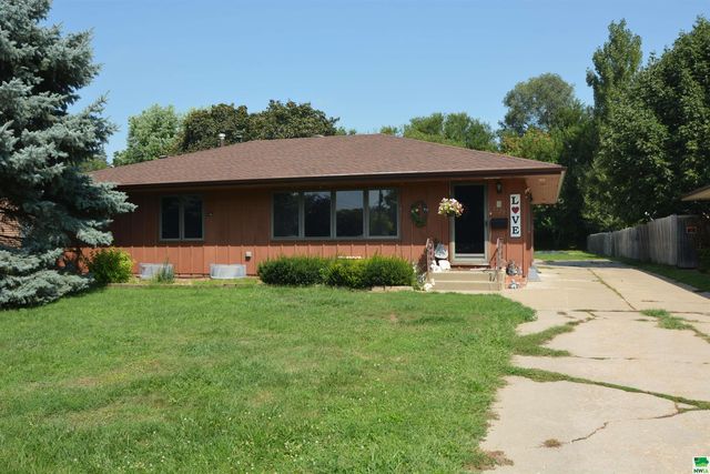 5425 Bushnell Ave, Sioux City, IA 51106