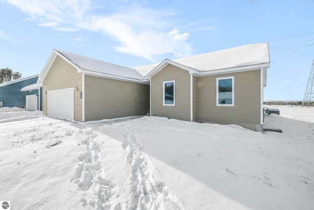4475 Edwin Blvd, Grawn, MI 49637