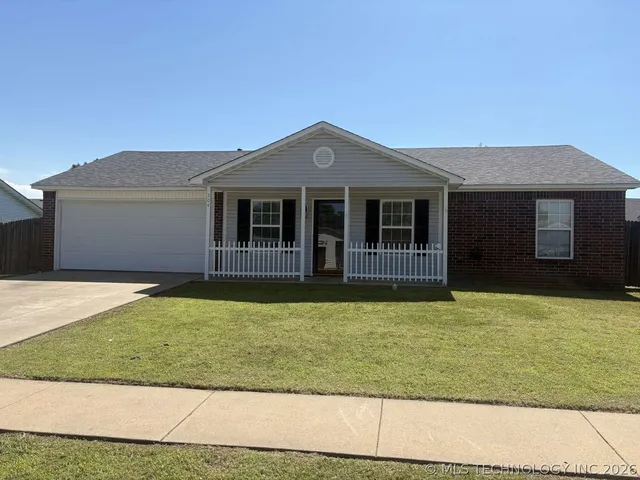 504 NE Elmhurst Ave, Bartlesville, OK 74006