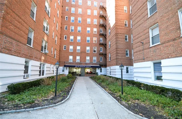 247 Parkview Avenue #6M, Bronxville, NY 10708