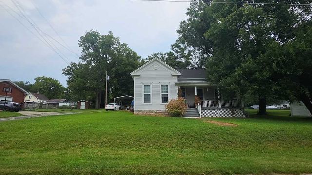 104 W  College St, Ash Grove, MO 65604