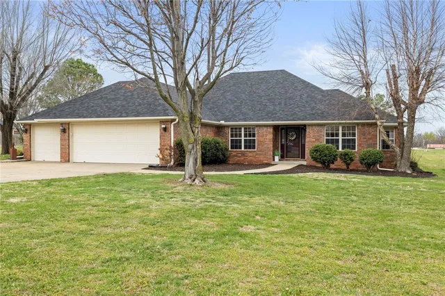 3472 Grapevine Dr, Springdale, AR 72762