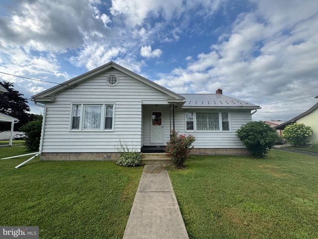 513 E  Chestnut St, Hegins, PA 17938