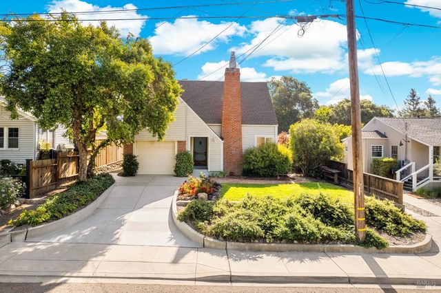 1186 East Avenue, Napa, CA 94559