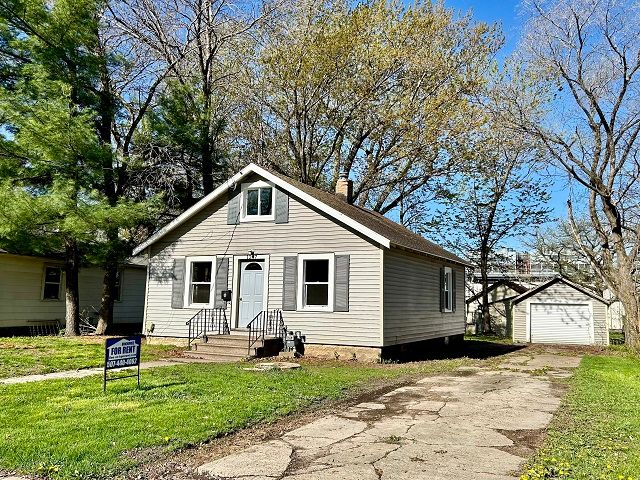 1207 9th St NE, Austin, MN 55912