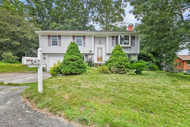 2 Bradley Ct, Fall River, MA 02720