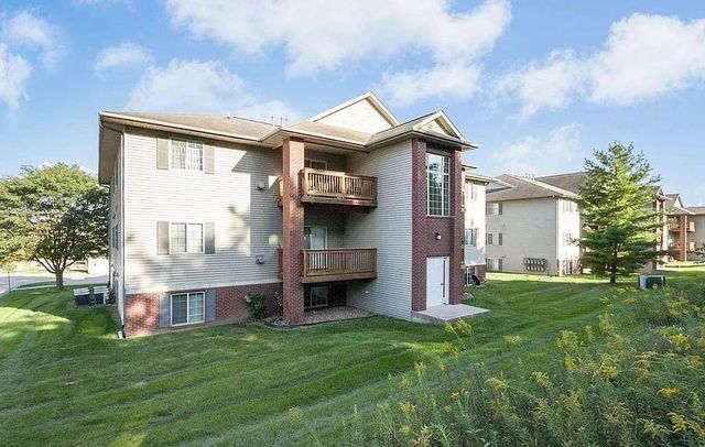 2268 Holiday Rd #411, Coralville, IA 52241