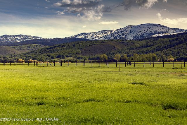 1735 Crooked Creek Rd, Alta, WY 83414