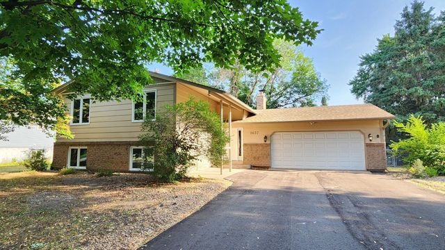 2637 Clearview Ave, Mounds View, MN 55112